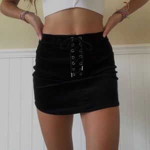 Black velvet skirt!